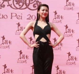 王思聪|自曝把安全裤送给导演，被王思聪撕成18线小艺人，现在混成这个德行