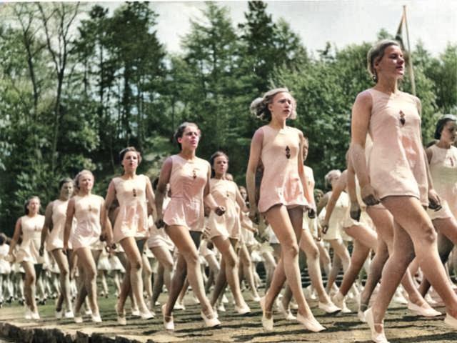 乔乔兔|《乔乔兔》：在“配种计划”宣传下，妙龄少女自愿献身军官