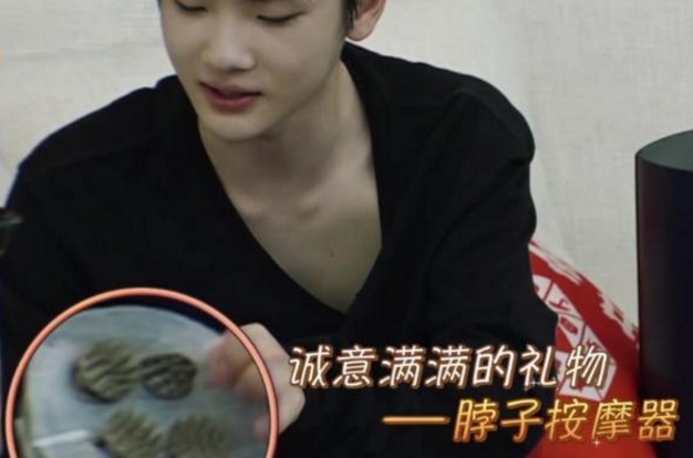 周震南用48元儿童手表，来换陈学冬的名表！好兄弟互相吐槽太有趣