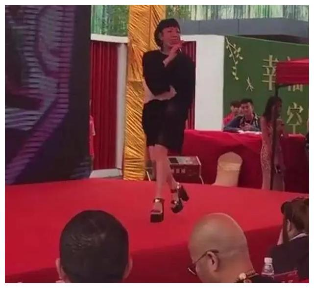 娱乐圈|代言费从1.3亿降到小县城商演，火了连8年都没有，她到底得罪了谁？