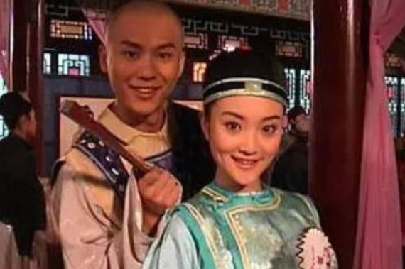 李小璐|李小璐20岁就被李晨追到手，看了她的青涩照后，难怪李晨这么猴急！