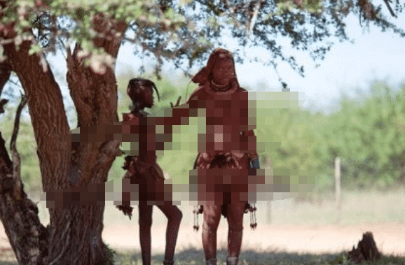 非洲“紅泥部落”太特殊：女人不穿衣，男女相處很隨便-圖3