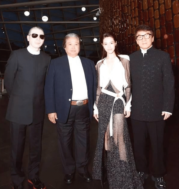 冯小刚|被冯小刚捧红，成龙接着捧，洪金宝排队等着捧，真不愧是天选之女！