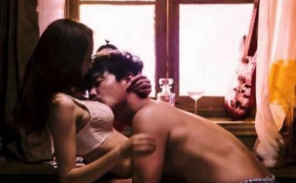 佟丽娅|佟丽娅演戏最“放得开”的一次，知道男主是他后，网友：默默叹了口气！