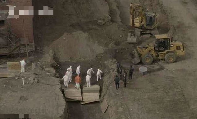 『美国』美国确诊超100万，无人机拍下美国的“乱葬岗”，现实版“世界末日”