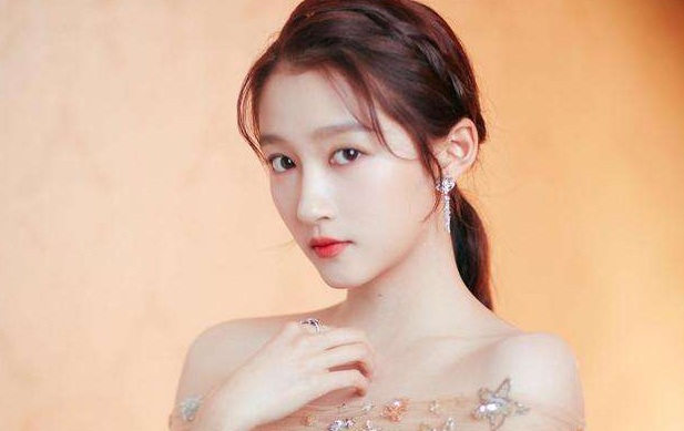 赌王|当年关晓彤拍摄的“卫生棉”广告，未P图遭曝光，原来鹿晗好这口！