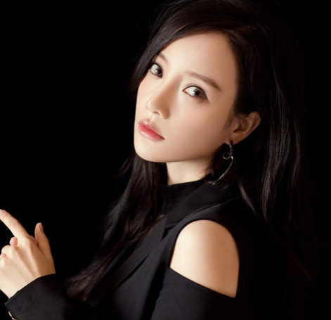 李小璐|李小璐20岁就被李晨追到手，看了她的青涩照后，难怪李晨这么猴急！