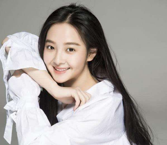 释小龙|她14岁把初恋给了释小龙，全网禁止她整容，今27岁长成这样？