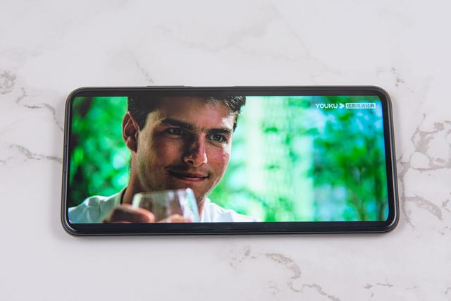 荣耀x10|90Hz屏幕+5G手机不到两千块就能入手！荣耀X10表现究竟如何？