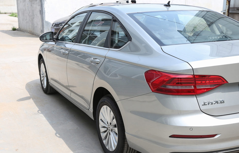 大众朗逸@1年卖出51万辆，3年只换雨刮条，车标是老百姓最爱