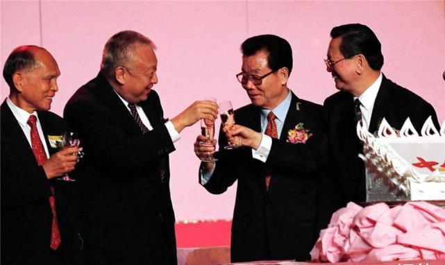 张雨剑|霍启刚即将从政，他未来大概率会成特首，霍英东30多年前就布好局