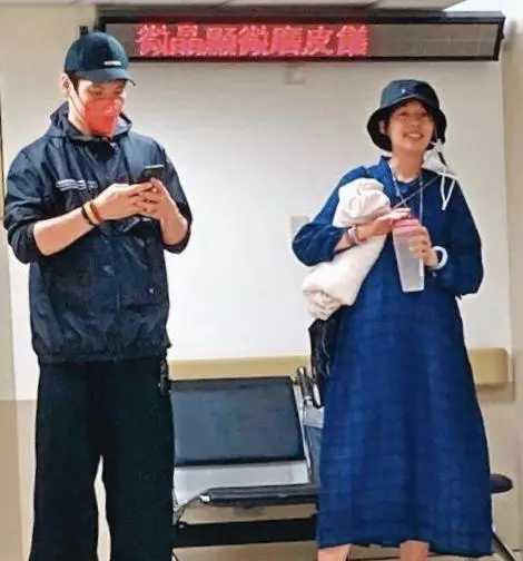 郭碧婷|郭碧婷产子细节曝光: 医院简陋宝宝物品敷衍，生产中向太根本不在