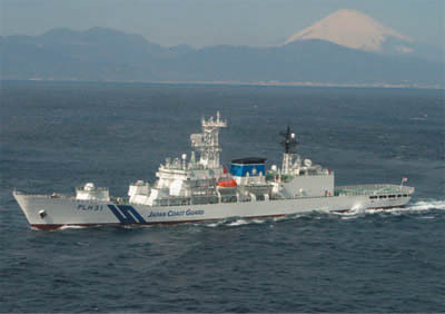 「海警船」爆发激烈冲突,4000吨海警船对峙护卫舰,专家:海战或已无法避免