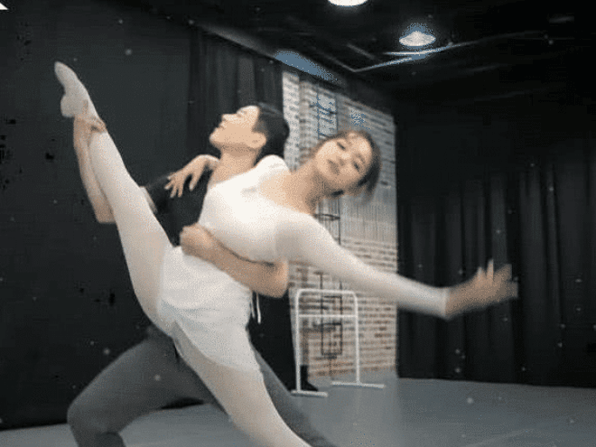 程潇|程潇发育过猛了吧?穿芭蕾舞衣“开弓”一刹,“奶潇”名副其实!