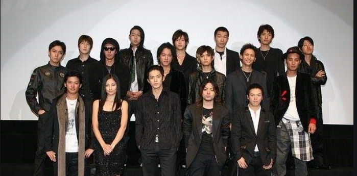 佛系|史上最“佛系”经纪公司: 收入仅靠一个艺人， 老板探班要他坚持住！