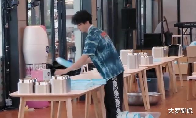 王俊凯|中餐厅最卑微嘉宾，洗碗到半夜，早上还第一个起床，却全程没啥镜头