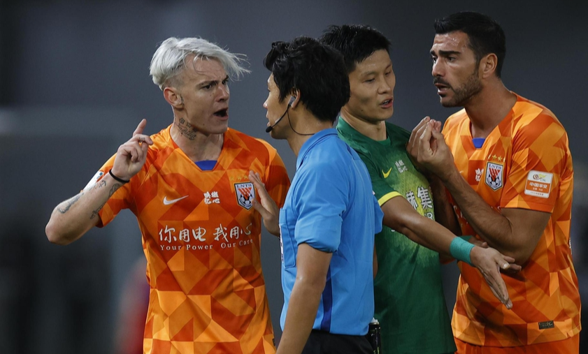 格德斯|破案了！32倍慢镜回放还原格德斯犯规真相，马宁误判洗不掉了！