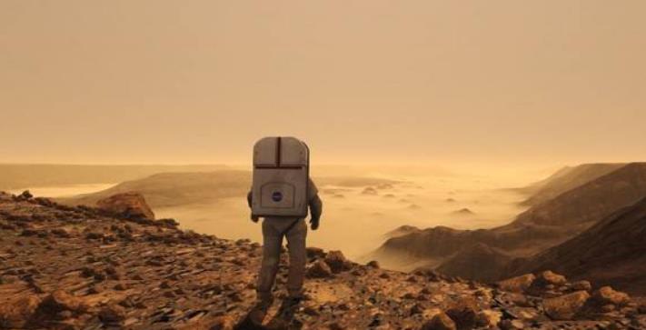 火星上出现“神秘生物”,躲在岩壁缝内,科学家:也许是外星生物