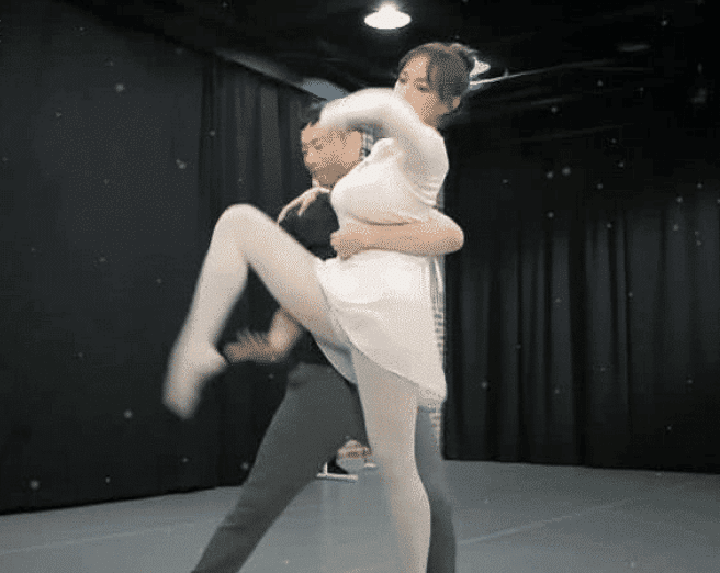 程潇|程潇发育过猛了吧?穿芭蕾舞衣“开弓”一刹,“奶潇”名副其实!