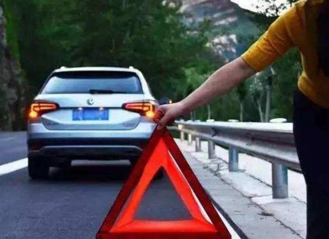 本田缤智|高速上爆胎，在应急车道换胎被扣6分？车主不服：爆胎不算应急？