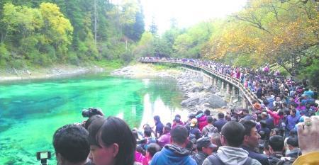 国庆节|风中的黄山“叫板”雨中的游客，爬不完谁都别想回家！