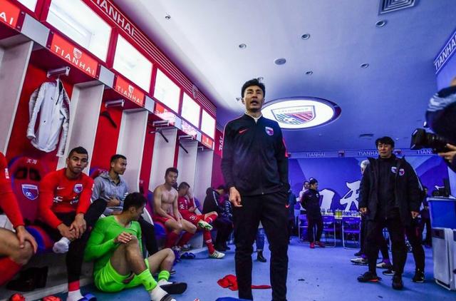 李玮锋▲李玮锋下家浮出水面，四大中超豪门任君挑选，不愧是国足名宿！