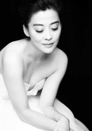 赵薇|曾与赵薇“争视后”，因梅婷被剧组赶走获41万，今星途尽毁“无人敢用”！