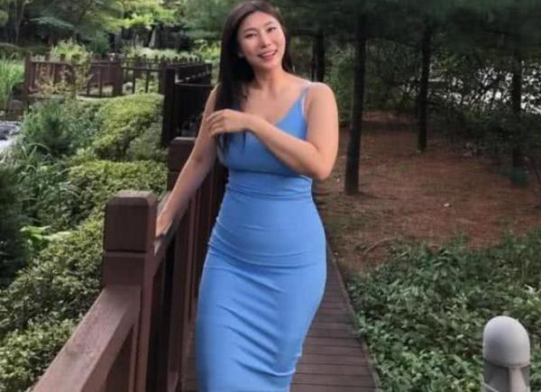 咸素媛|42岁阿姨倒追25岁小鲜肉，婚后生下双胞胎，与老公看似同龄人