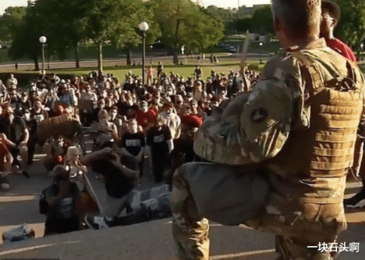 「白宫」美州长、国民警卫队全部“叛变”！白宫彻底“沦陷”！门前飘起中国旗帜