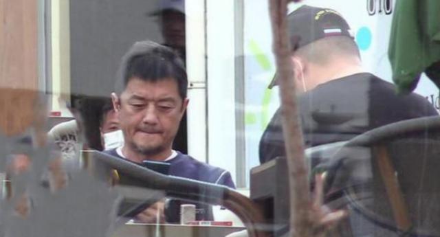 本田冠道|传生意低迷后，李亚鹏4S店看千万级豪车，多次趴窗咨询却空手而归