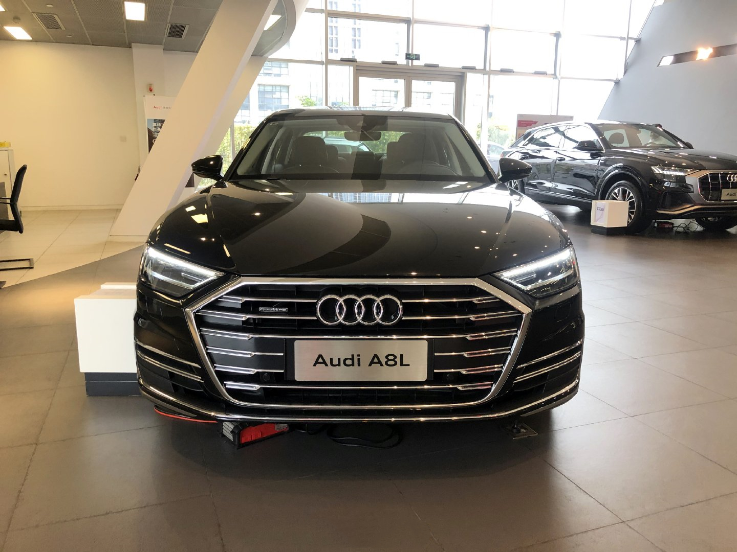 奥迪A8|奥迪终于认输了，降价22.98万，3.0T配8AT，还看啥7系