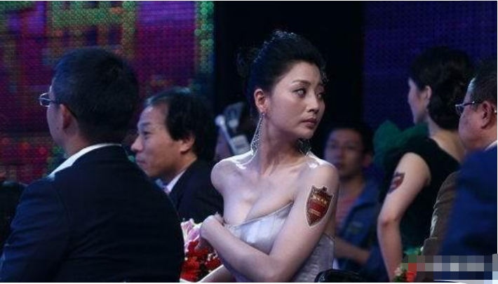 殷桃|殷桃的嘴唇为啥总是破的？本人回应：并不是大家想的那样！