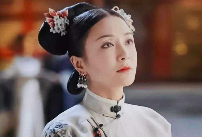 延禧攻略:《延禧攻略》:都是皇后,为何富察皇后头戴绒花,娴妃满头珠宝?