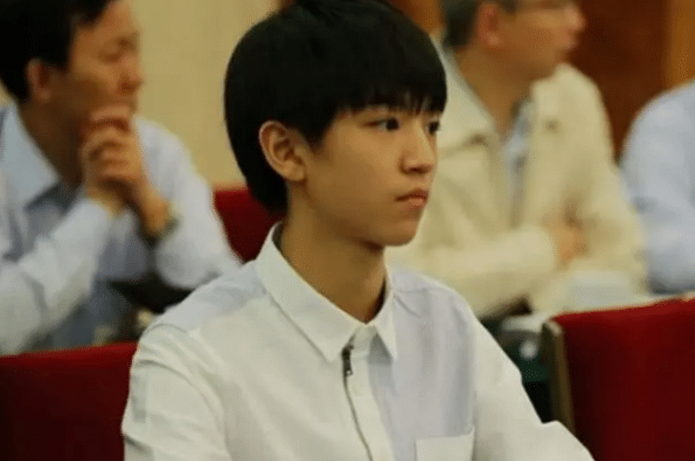 范冰冰|人民大会堂不允许化妆，所明星都被打回原形，看到范冰冰我醉了