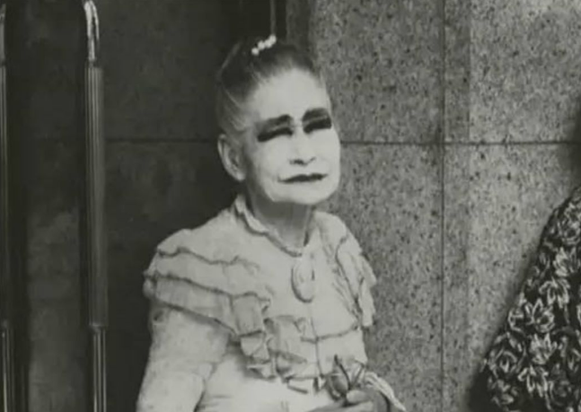 『日本』日本一站街女，74岁仍在揽客，知情人：她在等一个永远等不来的人