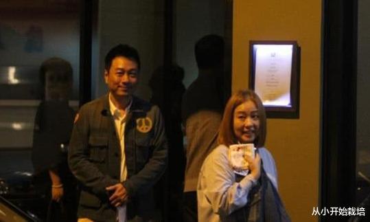 黎耀祥|黎耀祥抛弃相恋11年发妻，转身娶了梁耀莲，坦言：感情中没有对错