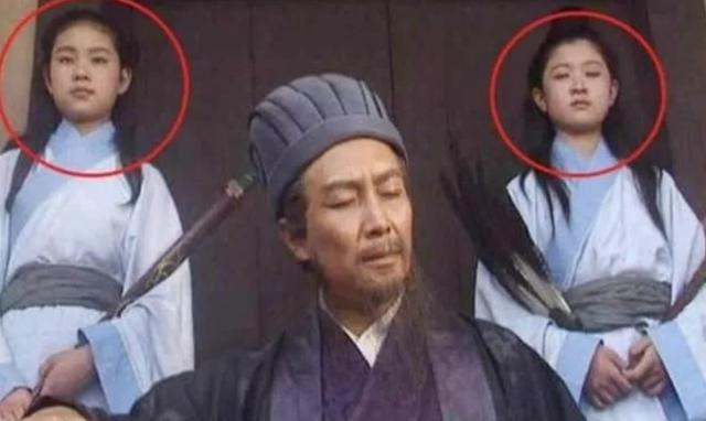 诸葛亮@诸葛亮空城计是假的，司马懿为什么还那么害怕？看背后童子的脸