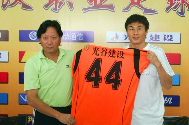 李玮锋▲李玮锋下家浮出水面，四大中超豪门任君挑选，不愧是国足名宿！