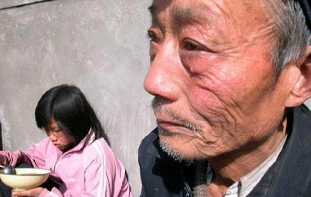 女孩|女孩高考只考47分，爷爷含泪提出复查试卷，看到试卷后全家沉默了