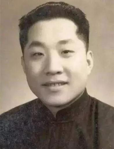 相声|相声界公认的七位相声大师，他们的传人分别是谁？