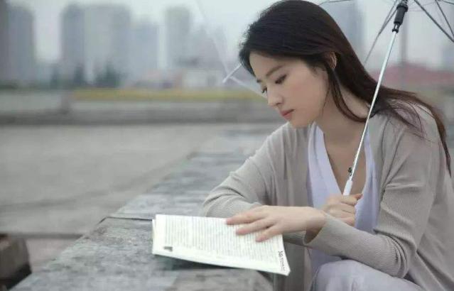 刘亦菲|娱乐圈“被猪拱了”的4大女星,刘亦菲也不例外,最后一位太可惜