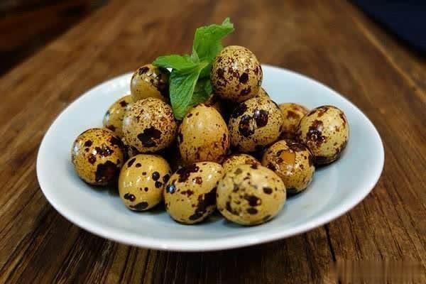 鸡蛋|为什么说宁可吃一枚鸡蛋，也不吃六枚鹌鹑蛋？