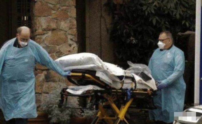 『美国』美国确诊超100万，无人机拍下美国的“乱葬岗”，现实版“世界末日”