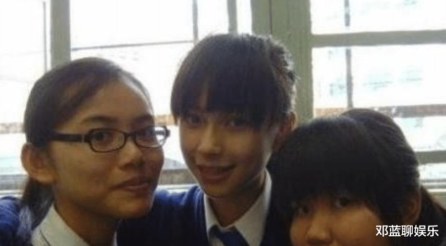 杂志|Baby第一次见到农村厕所，脱口而出3个字: 教养是装不出来的