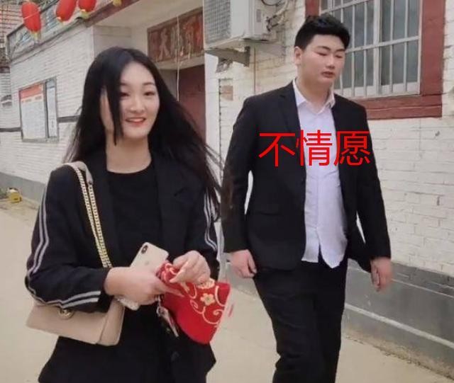 悉尼|朱之文儿媳有难言之隐？小两口私下零互动，朱单伟牵手陈亚男甩开