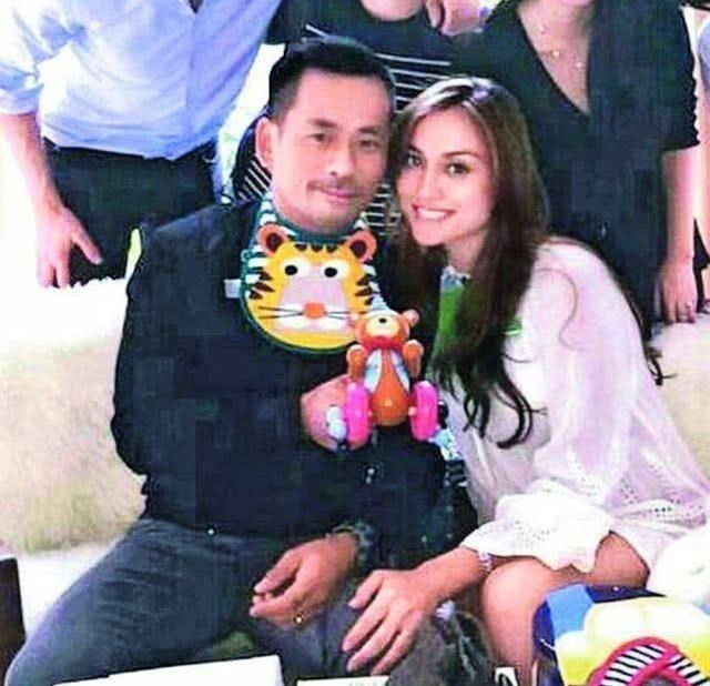 |洗米华与Mandy复合引热议：他知道愧对妻子，并曝出自己很无奈