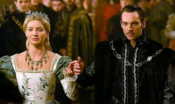 狐狸|堪比《斯巴达克斯》的十部黄暴美剧,每部都是史诗级经典了