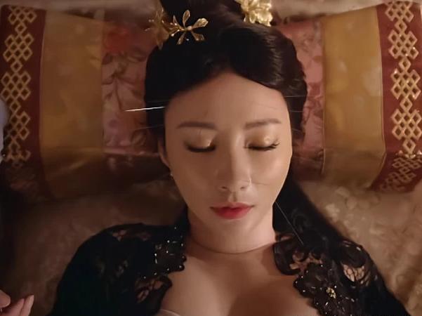 柳岩|柳岩演技最炸裂的一次，看她剧中被扎针的样子，表情撑起整个画面