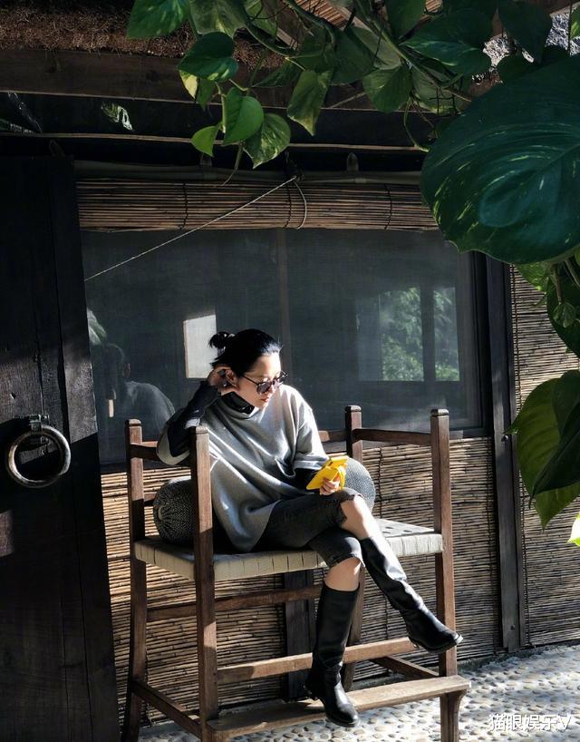 许晴|许晴被拍，真是: “杨柳细腰，凹凸有型”