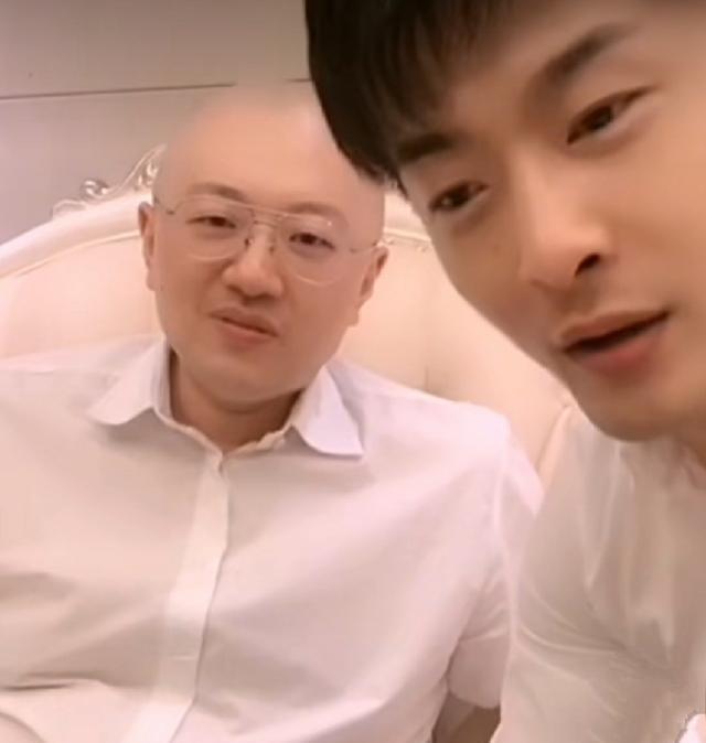 李天佑|老李与辛巴大哥现身歪歪盛典活动现场，天佑三亚海上冲浪！